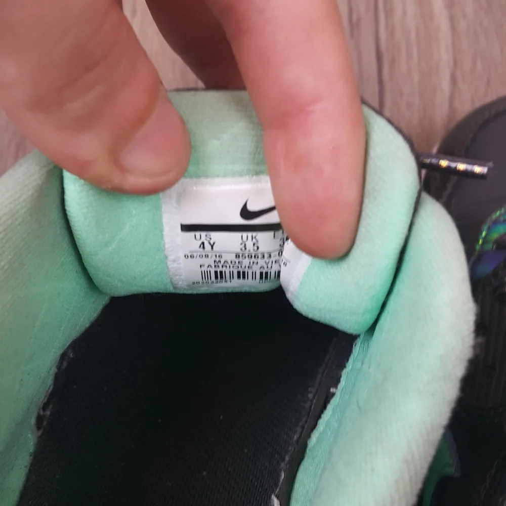 Nike Air Gray and Mint Athletic‎ shoes sz 4Y